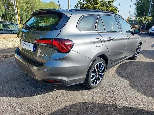 Usata Fiat Tipo 120 CV (88 kW) 2018 Grigio Monovolume