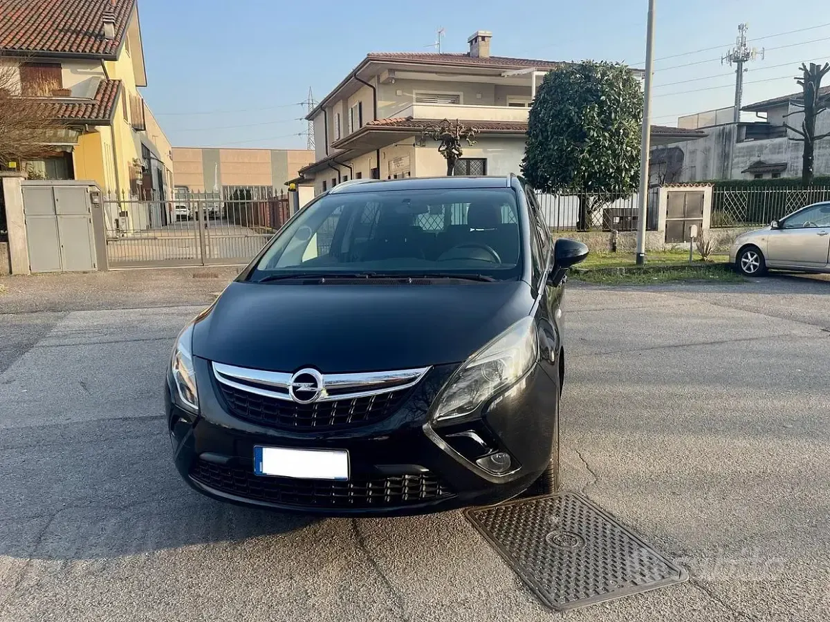 Usata Opel Zafira Tourer Cosmo 136 CV (100 kW) 2013 Nero Monovolume