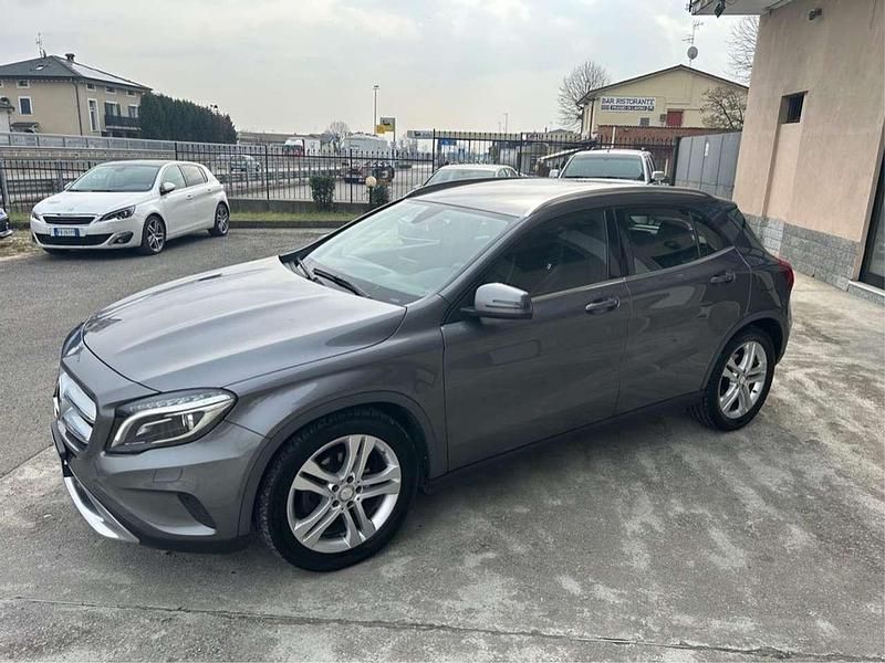 Usata Mercedes GLA200 Premium 136 CV (100 kW) 2016 Grigio SUV