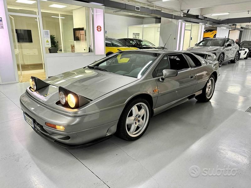 Usata Lotus Esprit 243 CV (178 kW) 1999 Grigio titanio / metallizzato Coupé