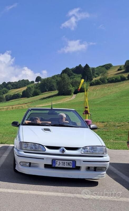 Usata Renault 19 135 CV (99 kW) 1992 Bianco Cabrio