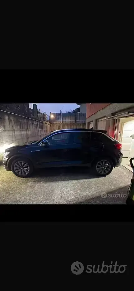 Usata VW T-Roc R-line 150 CV (110 kW) 2021 Nero SUV