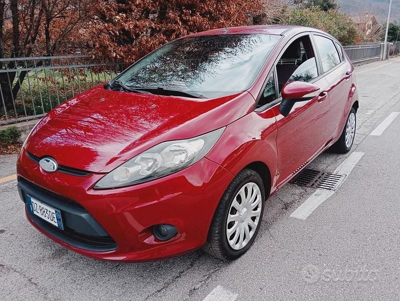 Usata Ford Fiesta Titanium 97 CV (71 kW) 2009 Rosso Utilitaria