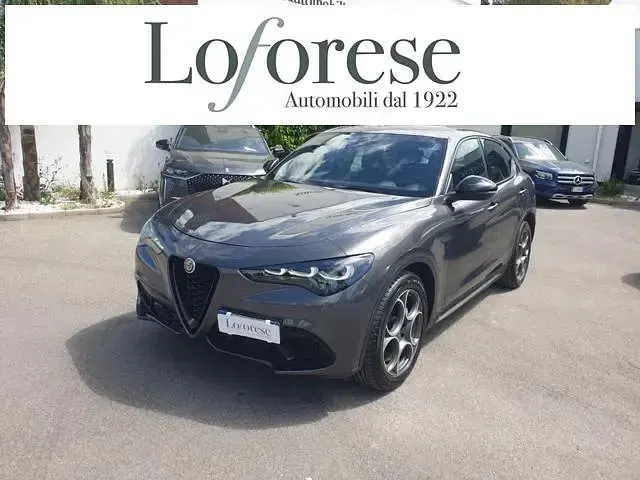 Usata Alfa Romeo Stelvio 160 CV (117 kW) 2023 Grigio scuro metallizzato SUV