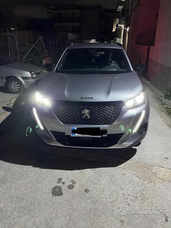 Usata Peugeot 2008 130 CV (95 kW) 2023 SUV