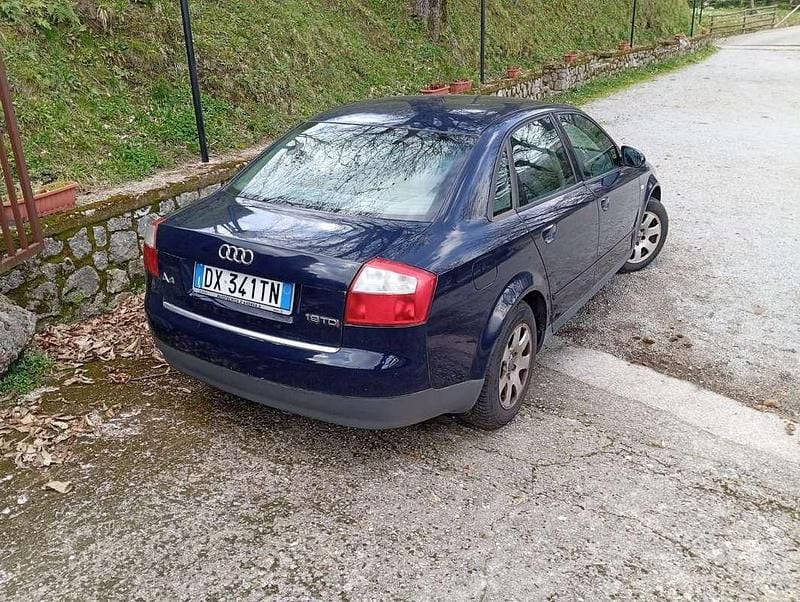 Usata Audi A4 131 CV (96 kW) 2002 Blu/azzurro Berlina