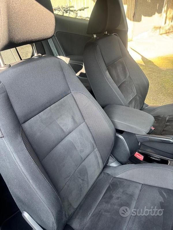 Usata VW Golf VI 110 CV (80 kW) 2009 Nero Utilitaria