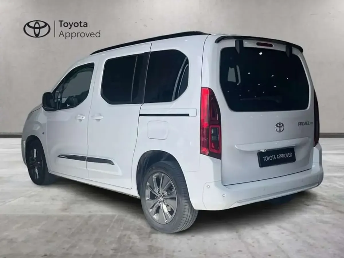 Usata Toyota Proace City City 131 CV (96 kW) 2024 Bianco Monovolume