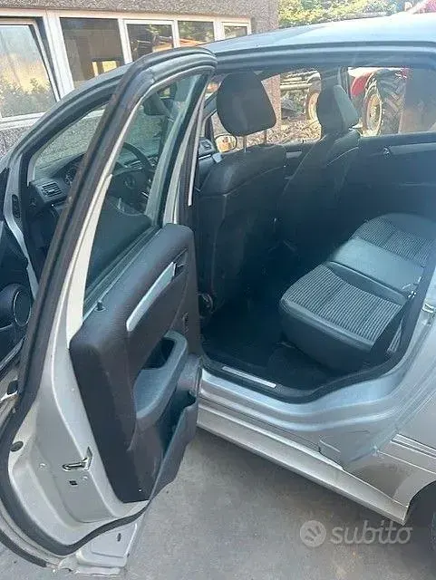 Usata Mercedes B200 140 CV (102 kW) 2007 Grigio Monovolume