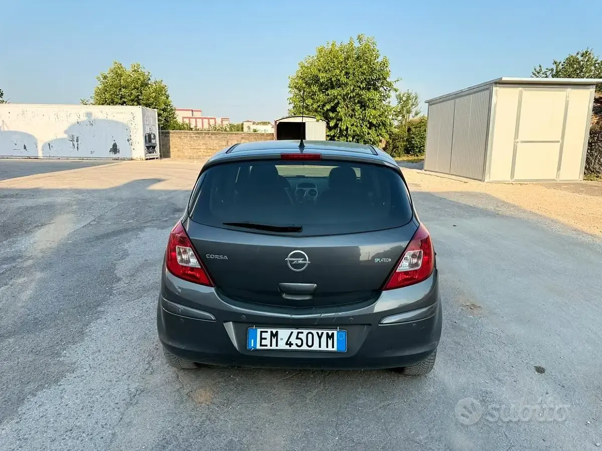 Usata Opel Corsa 86 CV (63 kW) 2012 Nero Utilitaria