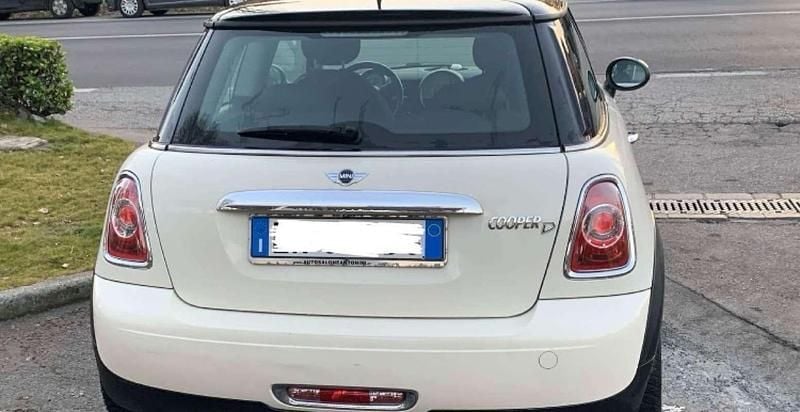Usata Mini Cooper D 111 CV (81 kW) 2011 Bianco Utilitaria