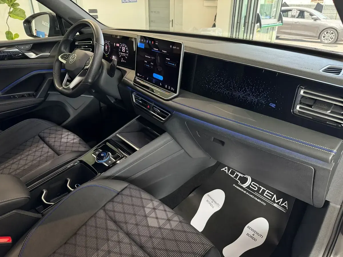 Nuova VW Tiguan R-line 150 CV (110 kW) 2026 Bianco SUV