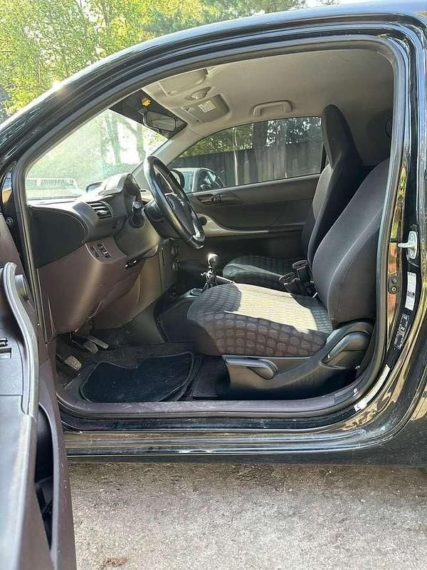 Usata Toyota iQ Sol 68 CV (50 kW) 2009 Nero Utilitaria