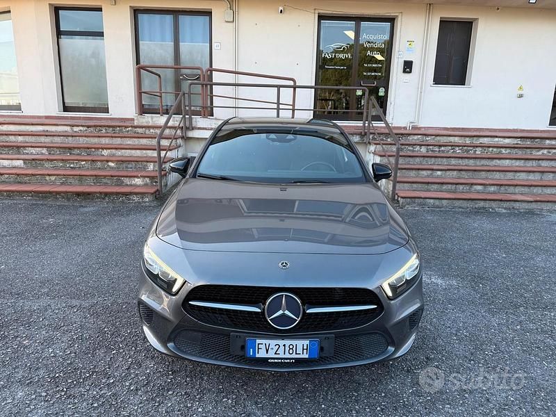 Usata Mercedes A180 116 CV (85 kW) 2019 Grigio Berlina