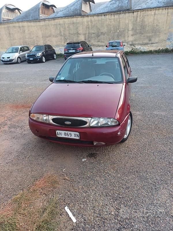 Usata Ford Fiesta 74 CV (54 kW) 1998 Rosso Berlina