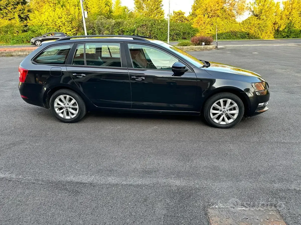 Usata Skoda Octavia G-TEC Executive 110 CV (80 kW) 2017 Nero Station wagon