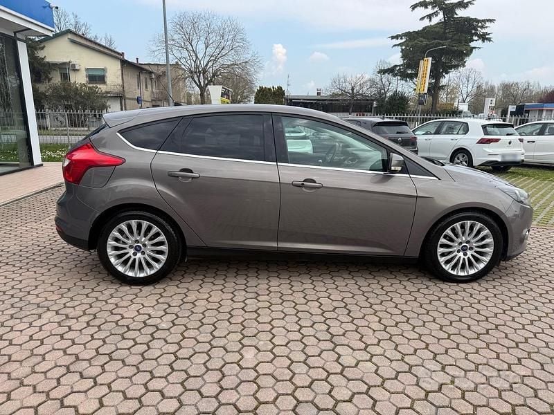 Usata Ford Focus 116 CV (85 kW) 2011 Marrone Berlina