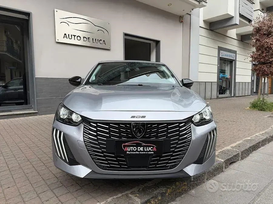 Usata Peugeot 208 Allure 100 CV (73 kW) 2026 Grigio Utilitaria