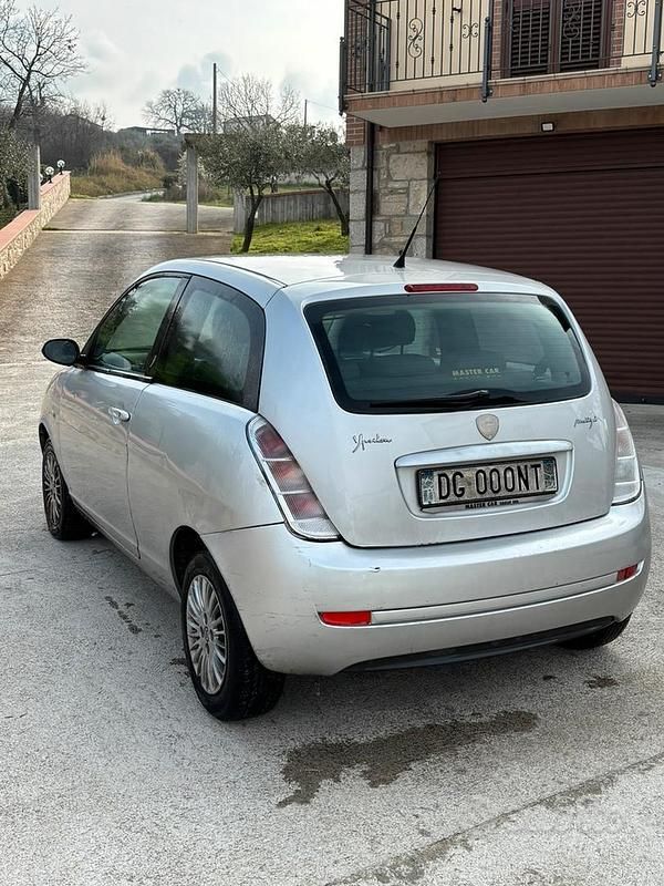 Begagnad Lancia Ypsilon 2007 Grå Halvkombi
