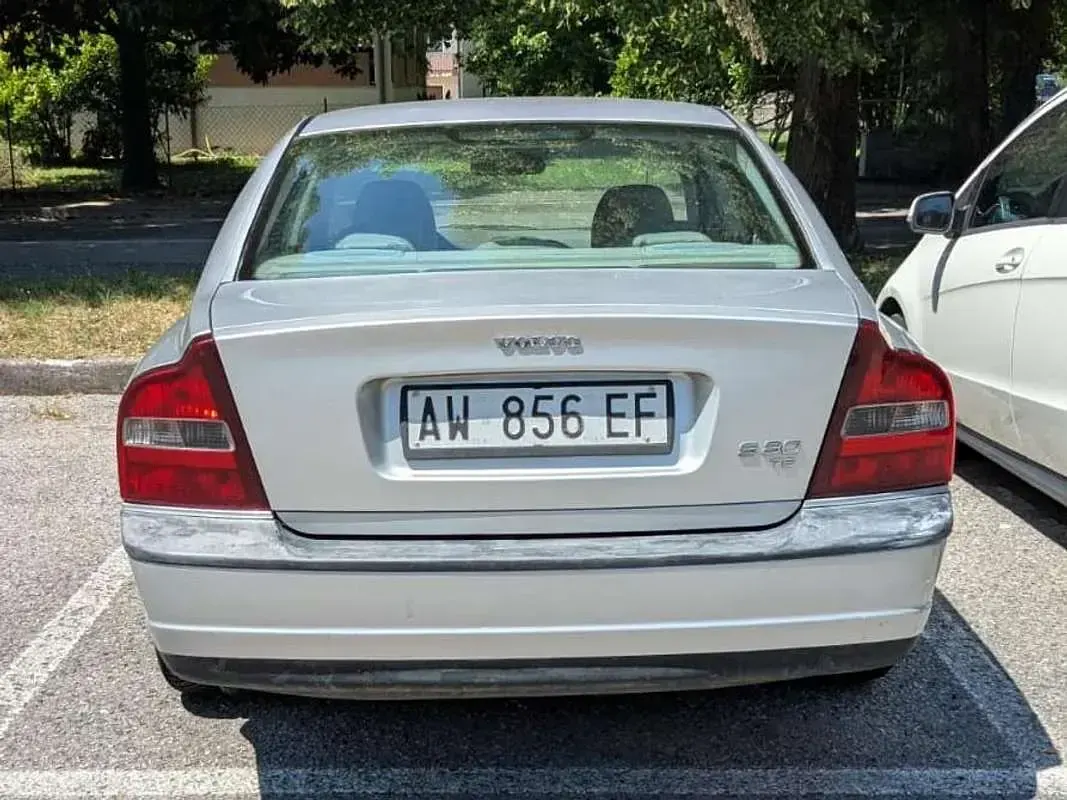 Usata Volvo S80 272 CV (200 kW) 1999 Argento Berlina