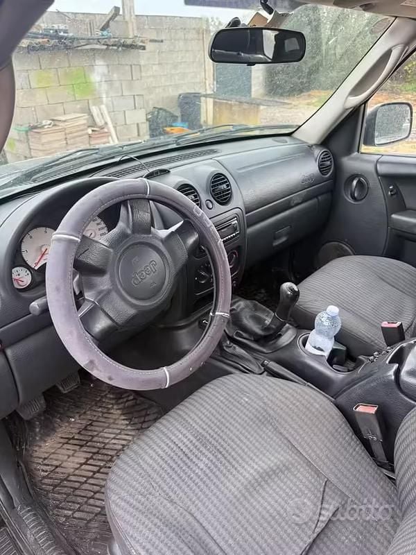 Second-hand Jeep Cherokee 116 CP (85 kW) 2003 SUV
