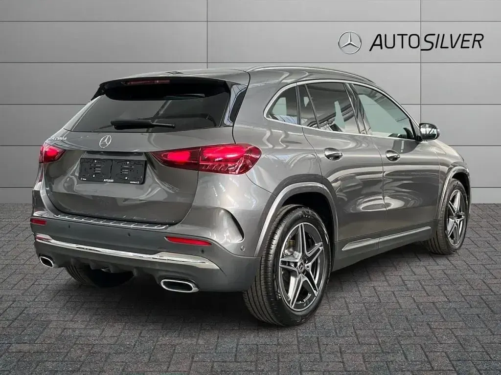 Nuova Mercedes GLA200 Advanced Plus 150 CV (110 kW) 2025 Grigio montagna / metallizzato SUV