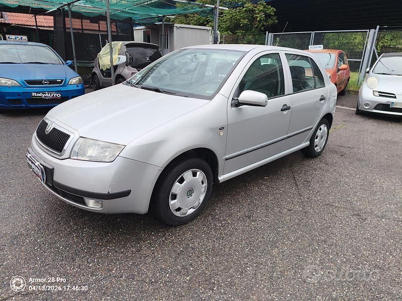 Usata Skoda Fabia Comfort 68 CV (50 kW) 2001 Argento Berlina