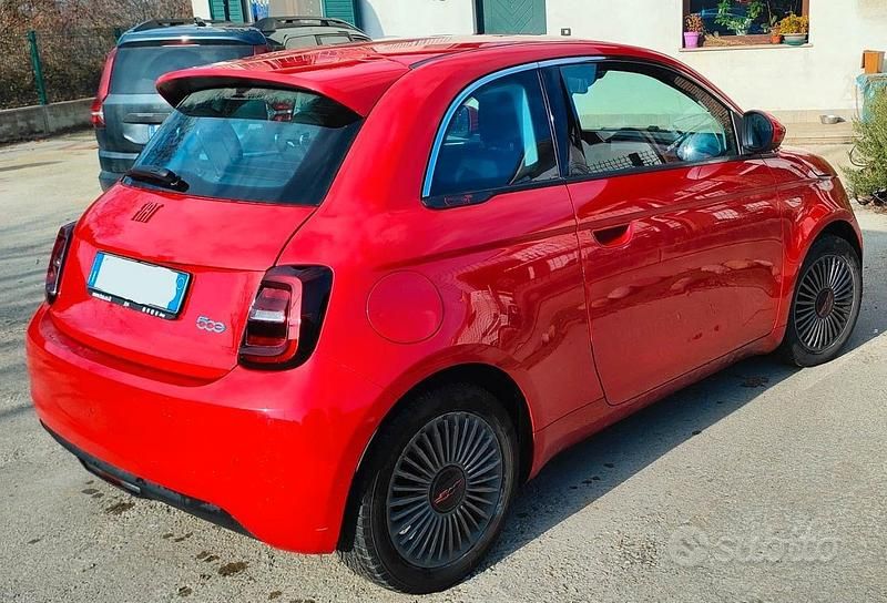 Usata Fiat 500e Icon 42 kW (58 CV) 2022 Rosso Utilitaria