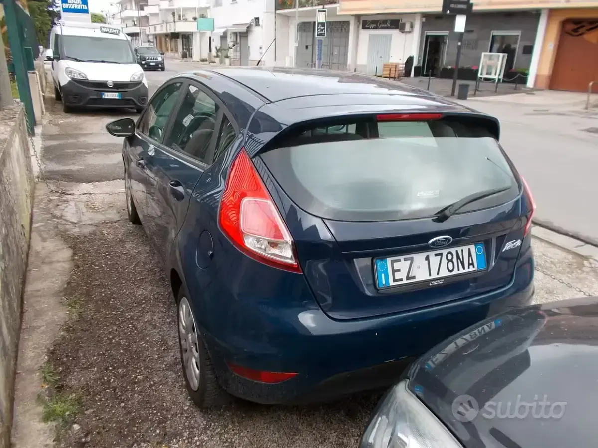 Usata Ford Fiesta 60 CV (44 kW) 2015 Blu Utilitaria