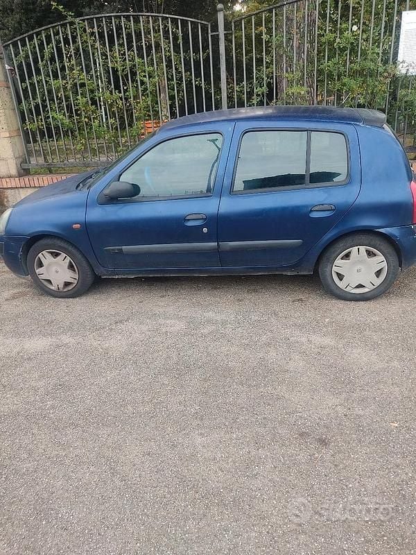 Usata Renault Clio II 58 CV (42 kW) 2000 Blu Berlina