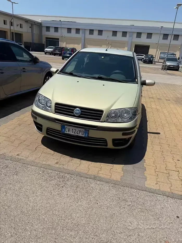 Usata Fiat Punto 69 CV (50 kW) 2005 Verde Utilitaria