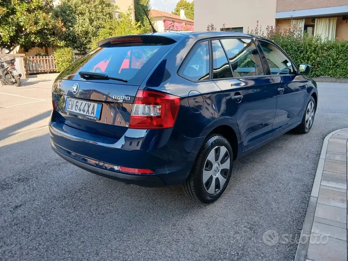 Usata Skoda Rapid Ambition 86 CV (63 kW) 2014 Blu Utilitaria