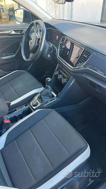 Usata VW T-Roc 150 CV (110 kW) 2018 Grigio SUV