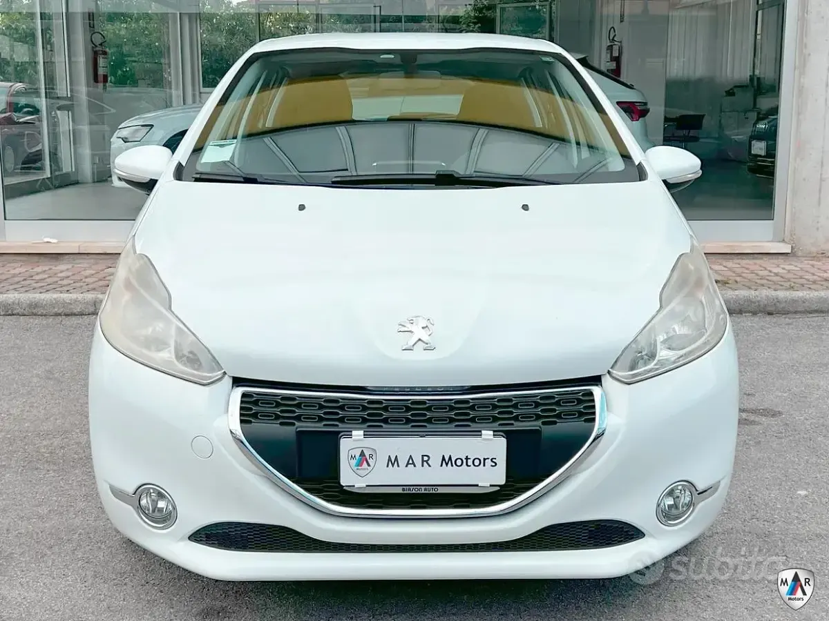 Usata Peugeot 208 Access 68 CV (50 kW) 2012 Bianco Utilitaria