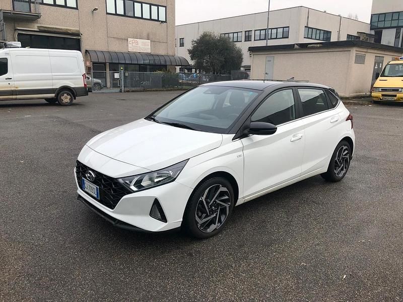 Bianco Usata 2022 Hyundai i20 Tre volumi | 16.300 € (Buon prezzo) - Immagine 1/4