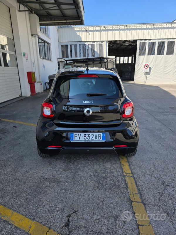 Usata Smart ForFour Superpassion 90 CV (66 kW) 2019 Nero Utilitaria