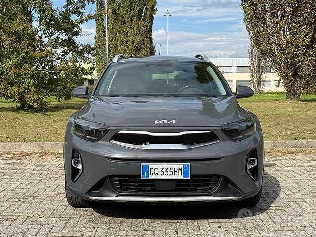 Usata Kia Stonic Style 101 CV (74 kW) 2022 Grigio SUV