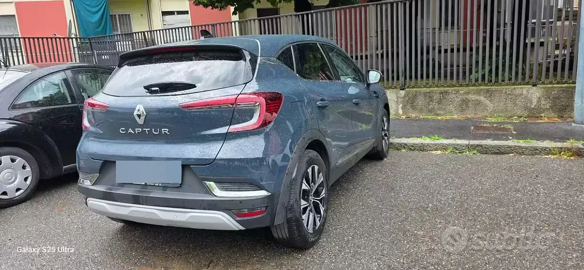 Usata Renault Captur 101 CV (74 kW) 2024 Blu SUV