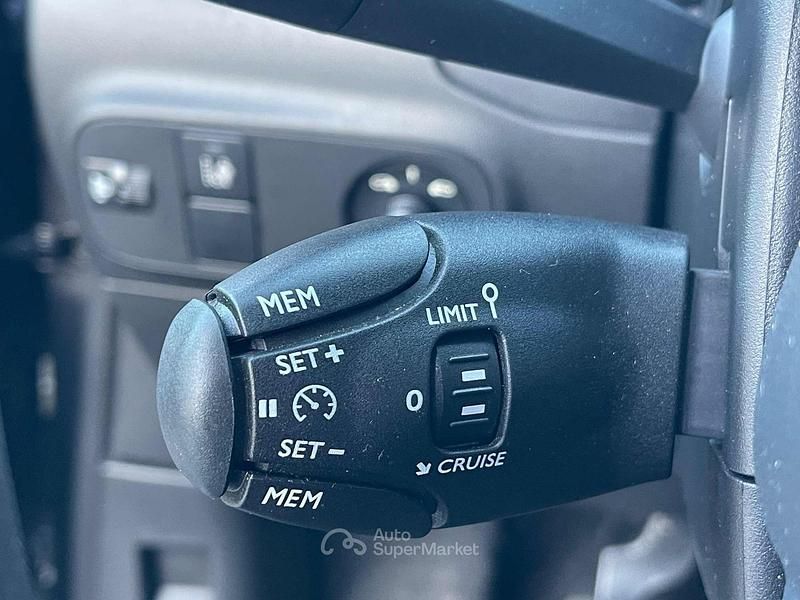 Usata Citroën C3 102 CV (75 kW) 2023 Gray Berlina