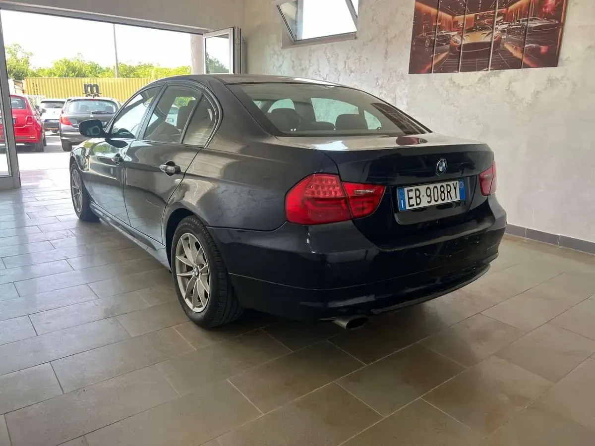 Usata BMW 320 177 CV (130 kW) 2010 Blu/azzurro Berlina