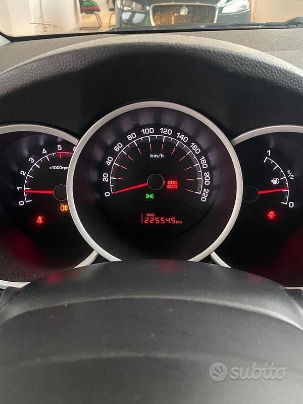 Usata Kia Venga 90 CV (66 kW) 2013 Bianco Utilitaria