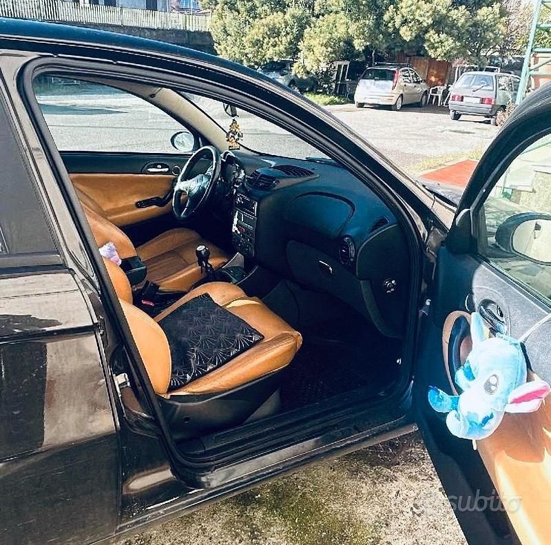 Usata Alfa Romeo 147 120 CV (88 kW) 2006 Nero Utilitaria
