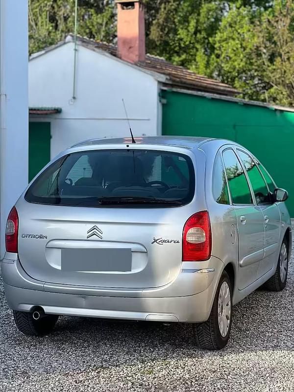 Usata Citroën Xsara Picasso 109 CV (80 kW) 2006 Grigio Monovolume