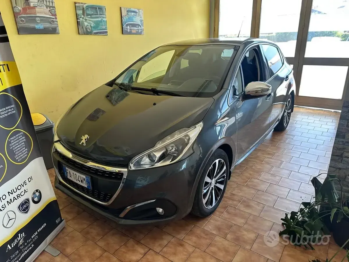 Usata Peugeot 208 Allure 110 CV (80 kW) 2015 Grigio Utilitaria