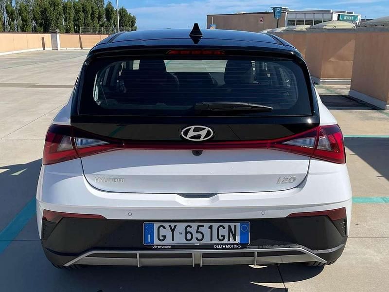 Bianco Nuova 2025 Hyundai i20 Due volumi | 16.900 € (Buon prezzo) - Immagine 1/4