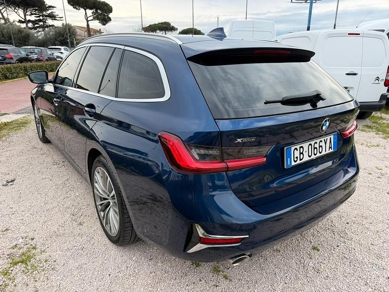 Usata BMW 320e Luxury Line 190 CV (139 kW) 2020 Blu Station wagon