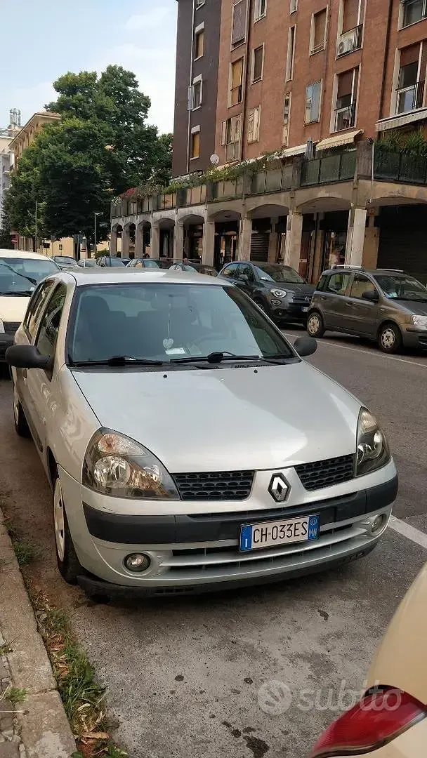 Usata Renault Clio 58 CV (42 kW) 2003 Grigio Utilitaria