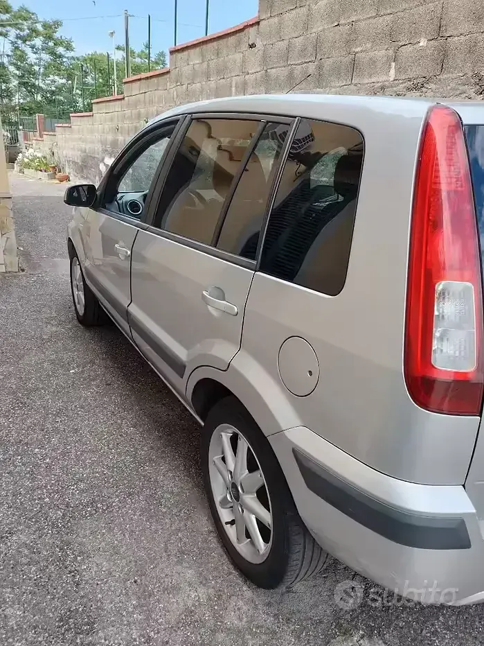 Usata Ford Fusion 68 CV (50 kW) 2007 Grigio Utilitaria