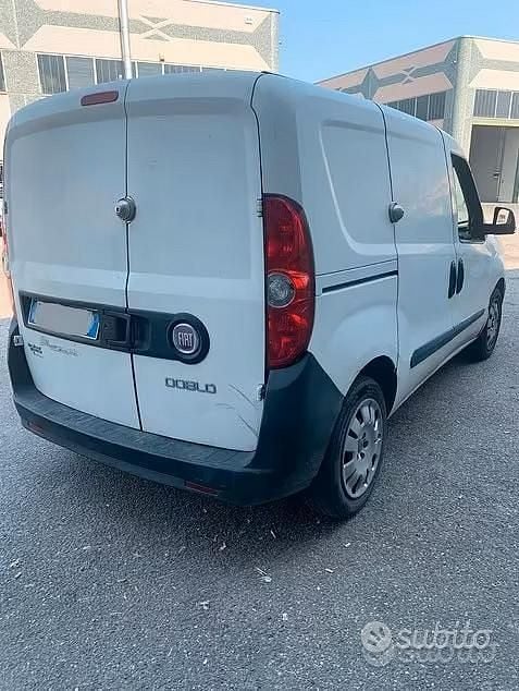 Usata Fiat Doblò 120 CV (88 kW) 2012 Bianco Monovolume