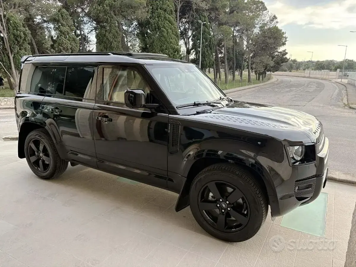 Usata Land Rover Defender HSE Dynamic 249 CV (183 kW) 2024 Nero SUV